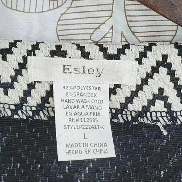 Anthropologie Esley Gauze Zig Zag Print Embroidered  Keyhole Knit Top‎ L 2436 - Picture 5 of 7